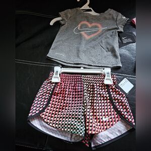 Nike Infant Girl’s Dri-Fit T-Shirt & Shorts Set (2-pieces) nwt, grey
